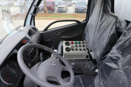 多利卡D6&nbsp;扫路车驾驶室图片