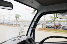 多利卡D6&nbsp;扫路车驾驶室图片