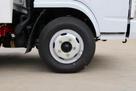 多利卡D6&nbsp;扫路车底盘图片