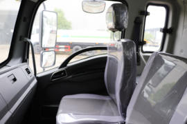 东风畅行&nbsp;洒水车/喷洒车驾驶室图片