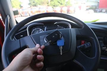 һ����� ��J6P�ؿ� �ʻݰ�2.0 420���� 6X4ǣ����(CA4250P66K24T1A1E5)ͼƬ