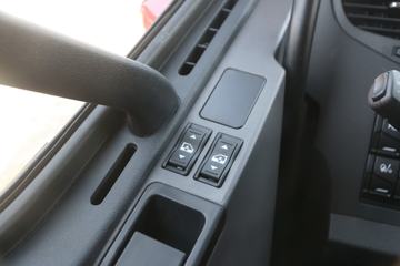 һ����� ��J6P�ؿ� �ʻݰ�2.0 420���� 6X4ǣ����(CA4250P66K24T1A1E5)ͼƬ