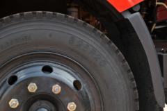 东风 多利卡D8 160马力 4X2 6.2米排半栏板载货车(EQ1160L8BDF)