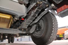 东风 多利卡D8 160马力 4X2 6.2米排半栏板载货车(EQ1160L8BDF)