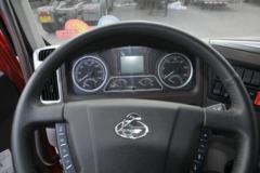 东风柳汽 新乘龙M3中卡 185马力 4X2 5.7米仓栅式载货车(LZ5180CCYM3AB)