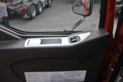 东风柳汽 新乘龙M3中卡 185马力 4X2 5.7米仓栅式载货车(LZ5180CCYM3AB)