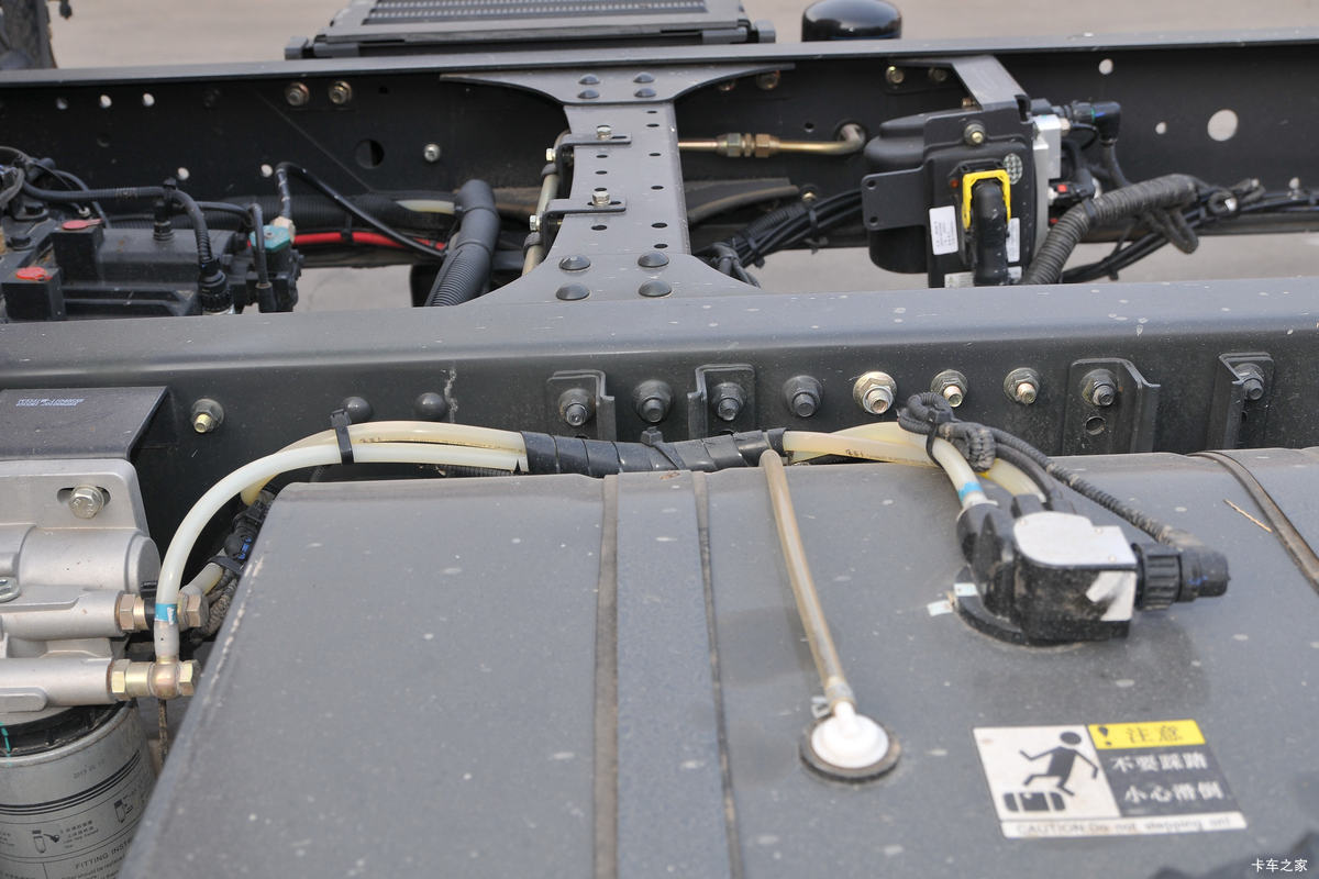  ³M3п 185 4X2 5.7ײդʽػ(LZ5180CCYM3AB)                                                