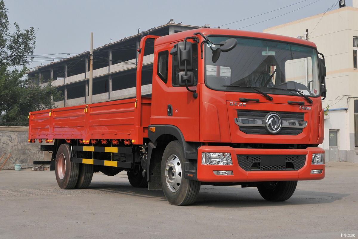东风 多利卡D9 195马力 4X2 6.8米栏板载货车(平顶)(京六)