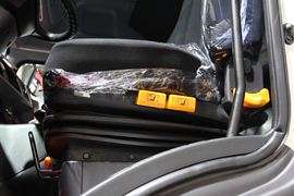 广汽日野700&nbsp;牵引车驾驶室                                               图片