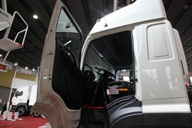 广汽日野700&nbsp;牵引车外观                                                图片