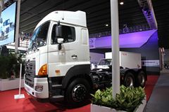 广汽日野 700系列重卡 380马力 6X4 牵引车(四点全浮高顶)(YC4250SS2PK)