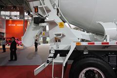 广汽日野 700系列 350马力 8X4 混凝土搅拌车(YC5310GJFY2PU)