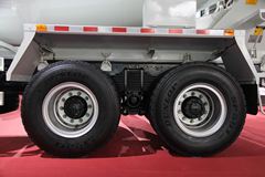 广汽日野 700系列 350马力 8X4 混凝土搅拌车(YC5310GJFY2PU)