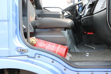 һ����� J6L�п� 180���� 7.7����������ʽ�ػ���ͼƬ