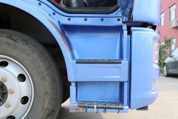 һ����� J6L�п� 180���� 7.7����������ʽ�ػ���ͼƬ