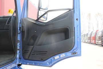 һ����� J6L�п� 180���� 7.7����������ʽ�ػ���ͼƬ