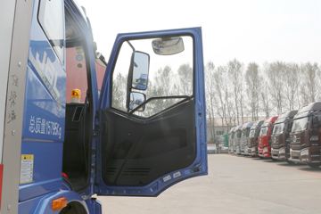 һ����� J6L�п� 180���� 7.7����������ʽ�ػ���ͼƬ