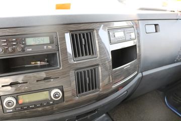 һ����� J6L�п� 180���� 7.7����������ʽ�ػ���ͼƬ