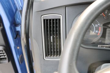 һ����� J6L�п� 180���� 7.7����������ʽ�ػ���ͼƬ