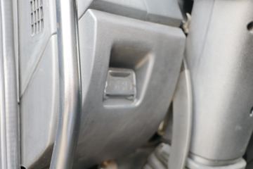 һ����� J6L�п� 180���� 7.7����������ʽ�ػ���ͼƬ