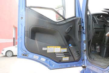 һ����� J6L�п� 180���� 7.7����������ʽ�ػ���ͼƬ