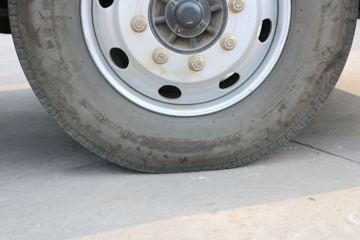 һ����� J6L�п� 180���� 7.7����������ʽ�ػ���ͼƬ