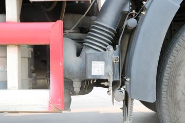 һ����� J6L�п� 180���� 7.7����������ʽ�ػ���ͼƬ