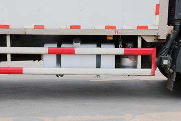 һ����� J6L�п� 180���� 7.7����������ʽ�ػ���ͼƬ