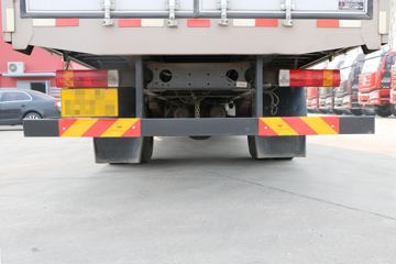 һ����� J6L�п� 180���� 7.7����������ʽ�ػ���ͼƬ