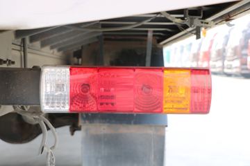 һ����� J6L�п� 180���� 7.7����������ʽ�ػ���ͼƬ