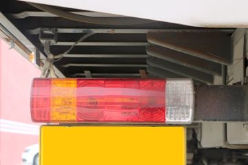 һ����� J6L�п� 180���� 7.7����������ʽ�ػ���ͼƬ