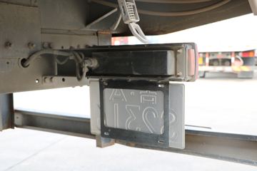 һ����� J6L�п� 180���� 7.7����������ʽ�ػ���ͼƬ