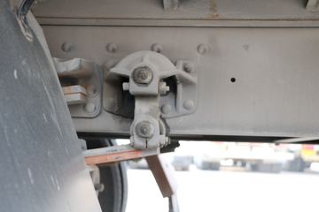 һ����� J6L�п� 180���� 7.7����������ʽ�ػ���ͼƬ