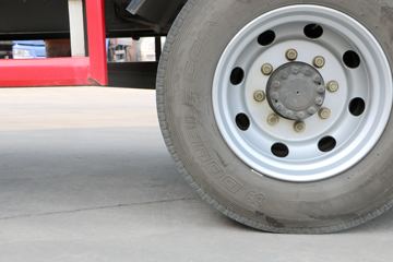 һ����� J6L�п� 180���� 7.7����������ʽ�ػ���ͼƬ