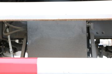 һ����� J6L�п� 180���� 7.7����������ʽ�ػ���ͼƬ