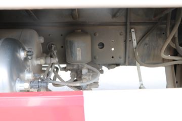 һ����� J6L�п� 180���� 7.7����������ʽ�ػ���ͼƬ