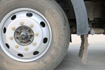 һ����� J6L�п� 180���� 7.7����������ʽ�ػ���ͼƬ