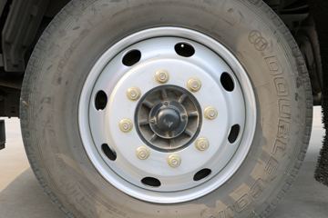 һ����� J6L�п� 180���� 7.7����������ʽ�ػ���ͼƬ