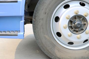 һ����� J6L�п� 180���� 7.7����������ʽ�ػ���ͼƬ