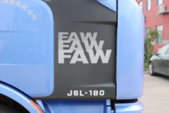 一汽解放 J6L中卡 180马力 7.7米翼开启厢式载货车(FXC5160XYKP62L4E5)