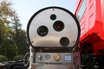 �������� ��ʨC6�ؿ� 440���� 6X4 LNGǣ����(����)(CQ4257HD12384T)ͼƬ