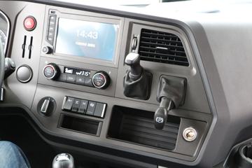 һ����� J7�ؿ� �ļ��� 550���� 6X4 ǣ����(��������)(CA4250P77K25T1E5)ͼƬ