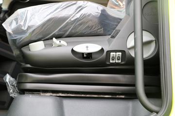 һ����� J7�ؿ� �ļ��� 550���� 6X4 ǣ����(��������)(CA4250P77K25T1E5)ͼƬ