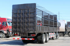 一汽解放 新J6P重卡 重载型 460马力 8X4 9.5米仓栅式载货车(CA5310CCYP66K24L7T4E5)