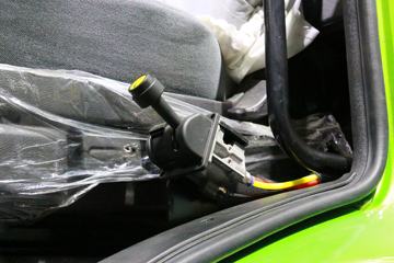 �����ؿ� ������M3000 350���� 8X4 5.6��������ж��ͼƬ