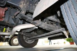 东风华神底盘&nbsp;垃圾运输车底盘图片