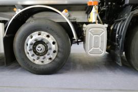 东风商用车底盘&nbsp;油罐车底盘图片