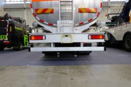 东风商用车底盘&nbsp;油罐车上装图片