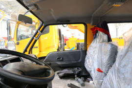 江铃底盘&nbsp;高空作业车驾驶室图片