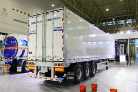 13.75米系列&nbsp;厢式半挂车外观图片